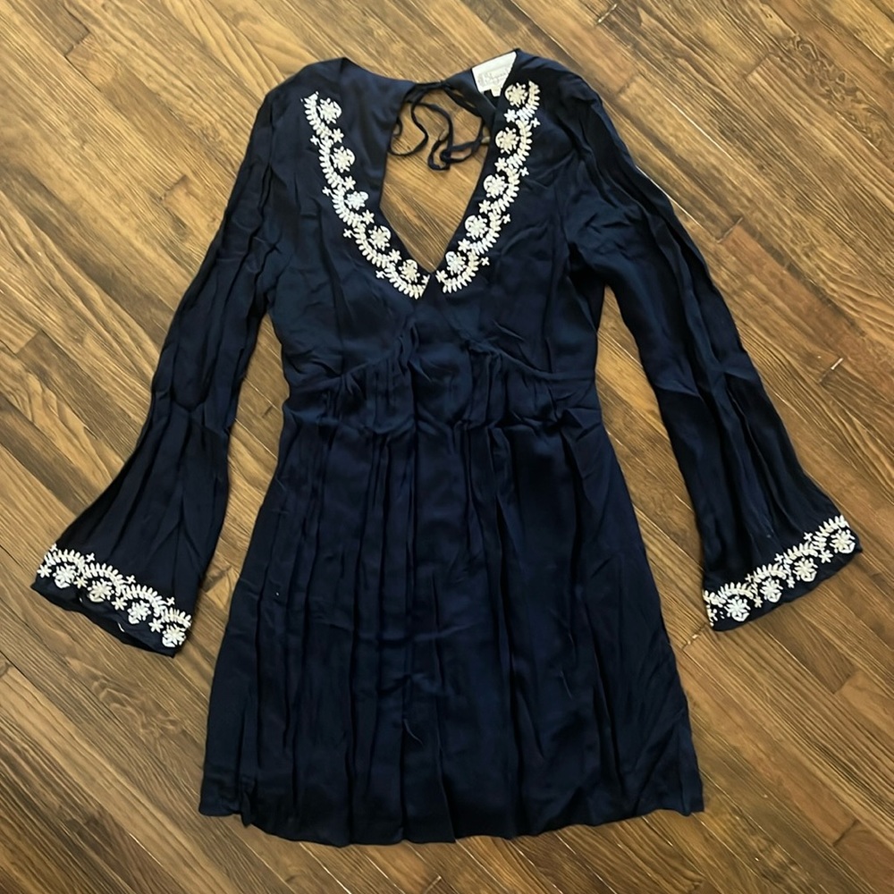 Women’s Navy Long Sleeve Embroidered Dress sz M